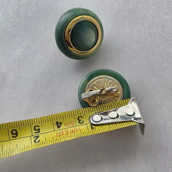 Crown Trifari Faux Jade Cabachon Clip On Earrings Gold-Tone Vintage Signed - Picture 6 of 6